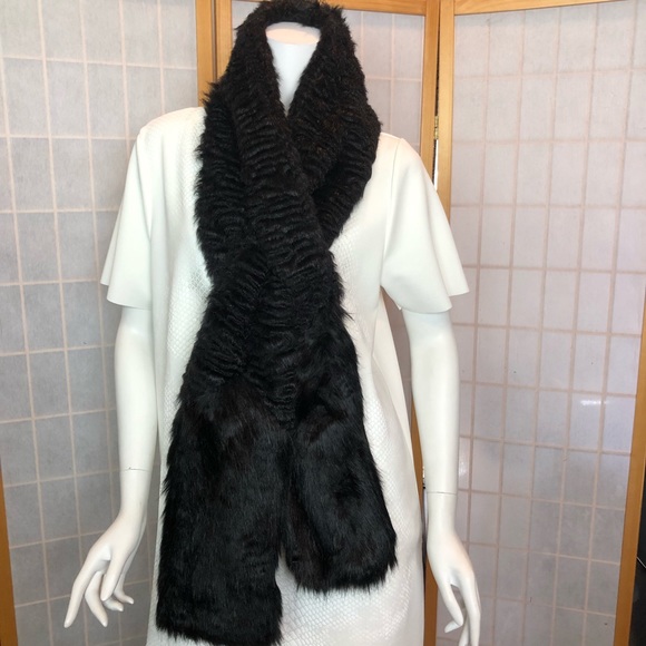 CeLeste by Bibhu Faux Fur Boa - Picture 1 of 7